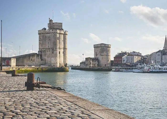 Nice 66M With Terrace In La Rochelle